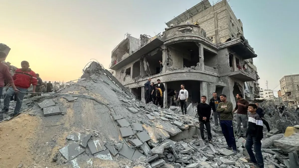 A building in ruins after the Israeli attack in northern Gaza. - India TV Hindi